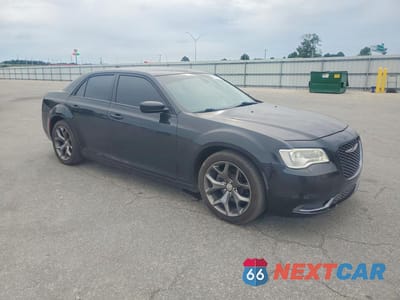 Czwarte zdjęcie samochodu z boku: 2019 CHRYSLER 300 TOURING VIN:2C3CCAAG3KH502610 - miniatura