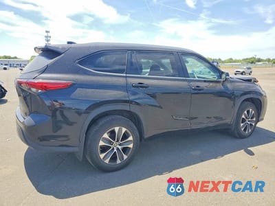 Trzecie zdjęcie samochodu z tyłu: 2023 TOYOTA HIGHLANDER XLE VIN:5TDKDRBHXPS010370 - miniatura