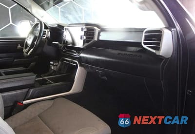 Piąte zdjęcie samochodu w środku: 2024 TOYOTA TUNDRA SR5 VIN:5TFLA5DB6RX136222 - miniatura