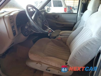 Zdjęcie 7 z 13 samochodu: 1998 CHEVROLET BLAZER VIN:1GNCS13W4W2212157 - miniatura