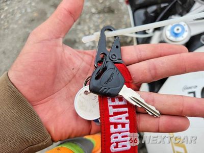 Zdjęcie 8 z 9 samochodu: 2017 TRIUMPH MOTORCYCLE DAYTONA 675R ABS VIN:SMTA02YK7HJ787459 - miniatura