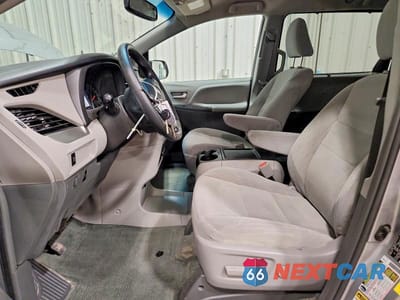 Zdjęcie 7 z 13 samochodu: 2017 TOYOTA SIENNA LE VIN:5TDKZ3DC1HS870840 - miniatura