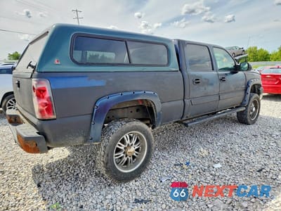 Trzecie zdjęcie samochodu z tyłu: 2005 CHEVROLET SILVERADO K2500 HEAVY DUTY VIN:1GCHK232X5F900575 - miniatura