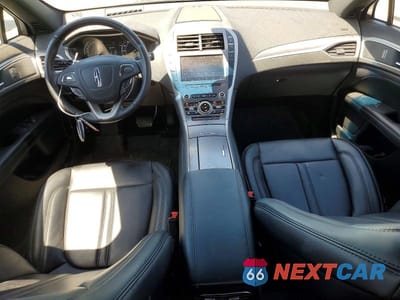 Zdjęcie 8 z 13 samochodu: 2020 LINCOLN MKZ VIN:3LN6L5A9XLR622570 - miniatura