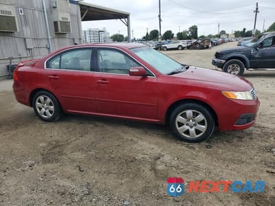 Czwarte zdjęcie samochodu z boku: 2009 KIA OPTIMA LX VIN:KNAGE228195354007 - miniatura
