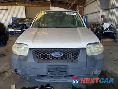 Piąte zdjęcie samochodu w środku: 2006 FORD ESCAPE XLS VIN:1FMYU02Z26KA87007 - miniatura