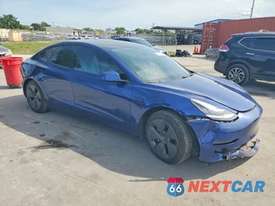 Czwarte zdjęcie samochodu z boku: 2021 TESLA MODEL 3 VIN:5YJ3E1EB8MF855907 - miniatura