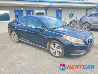 Czwarte zdjęcie samochodu z boku: 2016 HYUNDAI SONATA HYBRID LIMITED VIN:KMHE34L15GA022990 - miniatura