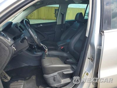 Zdjęcie 7 z 13 samochodu: 2011 VOLKSWAGEN TIGUAN S VIN:WVGAV7AX9BW511227 - miniatura