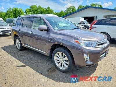 Czwarte zdjęcie samochodu z boku: 2013 TOYOTA HIGHLANDER BASE VIN:JTEDC3EH6D2011499 - miniatura