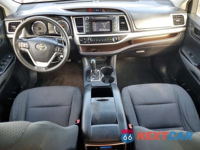 Zdjęcie 8 z 13 samochodu: 2019 TOYOTA HIGHLANDER LE VIN:5TDZZRFH9KS296411 - miniatura