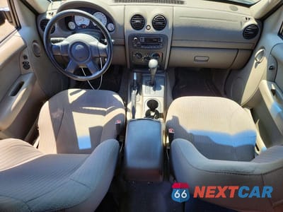 Zdjęcie 8 z 13 samochodu: 2003 JEEP LIBERTY SPORT VIN:1J4GL48K23W554865 - miniatura
