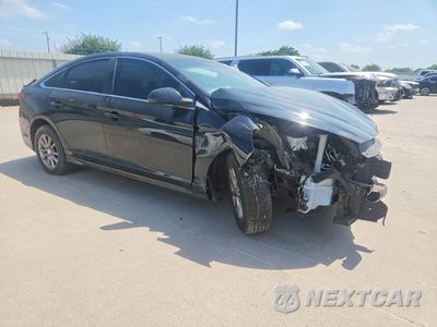 Czwarte zdjęcie samochodu z boku: 2018 HYUNDAI SONATA SE VIN:5NPE24AF9JH716149 - miniatura