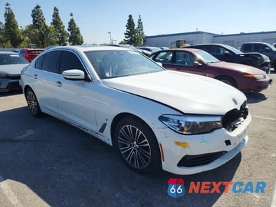 Czwarte zdjęcie samochodu z boku: 2019 BMW 530E VIN:WBAJA9C51KB392651 - miniatura