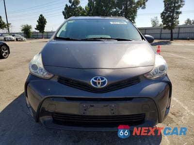 Piąte zdjęcie samochodu w środku: 2016 TOYOTA PRIUS V FOUR VIN:JTDZN3EU3GJ046013 - miniatura