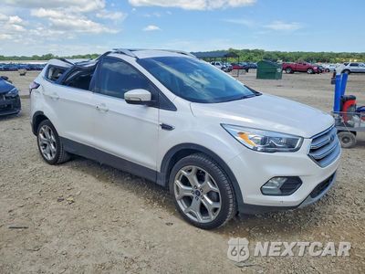 Czwarte zdjęcie samochodu z boku: 2018 FORD ESCAPE TITANIUM VIN:1FMCU9J91JUC06307 - miniatura