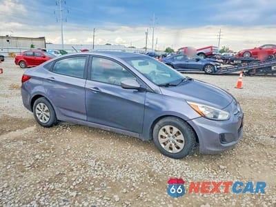 Czwarte zdjęcie samochodu z boku: 2016 HYUNDAI ACCENT SE VIN:KMHCT4AE5GU051787 - miniatura
