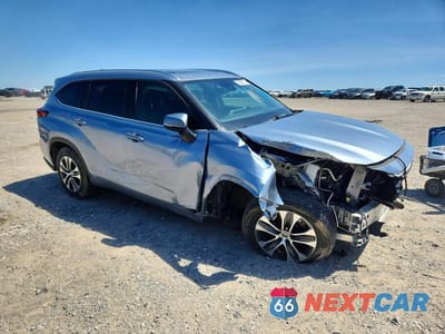 Czwarte zdjęcie samochodu z boku: 2021 TOYOTA HIGHLANDER XLE VIN:5TDGZRAH7MS074175 - miniatura