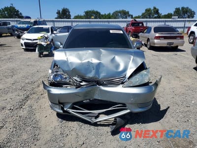 Piąte zdjęcie samochodu w środku: 2005 TOYOTA CAMRY LE VIN:4T1BE32K55U529451 - miniatura