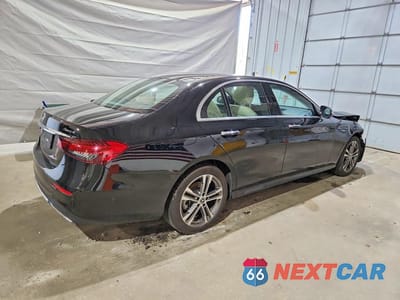 Trzecie zdjęcie samochodu z tyłu: 2021 MERCEDES-BENZ E 350 4MATIC VIN:W1KZF8EB6MA929002 - miniatura