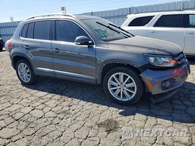 Czwarte zdjęcie samochodu z boku: 2016 VOLKSWAGEN TIGUAN S VIN:WVGAV7AX5GW575207 - miniatura