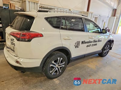 Trzecie zdjęcie samochodu z tyłu: 2018 TOYOTA RAV4 LE VIN:JTMBFREV6JJ232730 - miniatura
