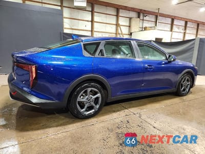 Trzecie zdjęcie samochodu z tyłu: 2026 KIA K4 LXS VIN:3KPFT4DE9TE249553 - miniatura