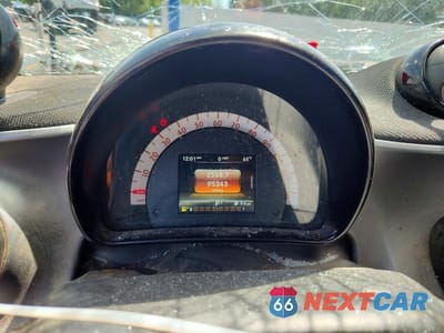 Zdjęcie 9 z 13 samochodu: 2017 SMART FORTWO VIN:WMEFK5DA2HK137429 - miniatura