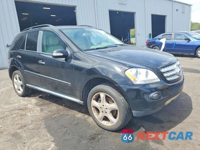 Czwarte zdjęcie samochodu z boku: 2008 MERCEDES-BENZ ML 350 VIN:4JGBB86E58A423369 - miniatura