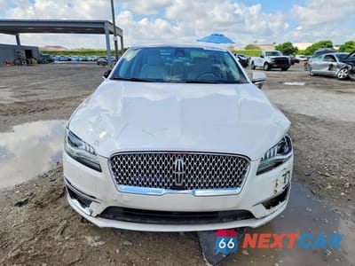 Piąte zdjęcie samochodu w środku: 2020 LINCOLN MKZ VIN:3LN6L5A9XLR602464 - miniatura