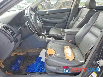 Zdjęcie 7 z 12 samochodu: 2004 HONDA ACCORD EX VIN:1HGCM56844A021933 - miniatura