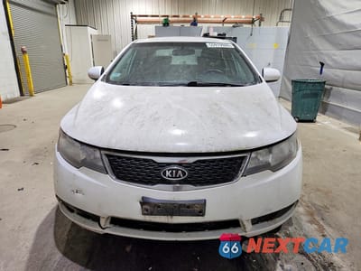 Piąte zdjęcie samochodu w środku: 2011 KIA FORTE LX VIN:KNAFT4A28B5382936 - miniatura