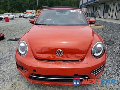 Piąte zdjęcie samochodu w środku: 2017 VOLKSWAGEN BEETLE S/SE VIN:3VW517AT2HM823149 - miniatura