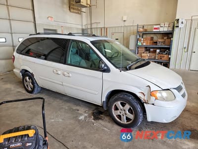 Czwarte zdjęcie samochodu z boku: 2005 DODGE GRAND CARAVAN SXT VIN:2D4GP44L75R257727 - miniatura