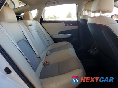 Zdjęcie 10 z 12 samochodu: 2018 HONDA CLARITY VIN:JHMZC5F14JC009195 - miniatura