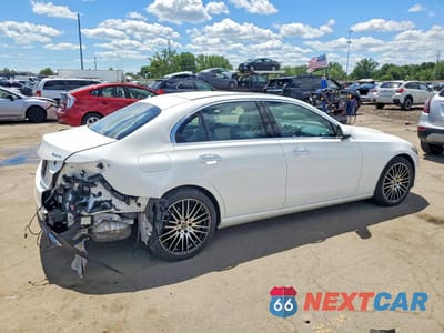 Trzecie zdjęcie samochodu z tyłu: 2023 MERCEDES-BENZ C 300 4MATIC VIN:W1KAF4HB4PR148194 - miniatura
