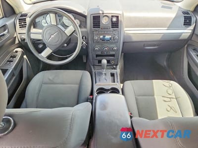 Zdjęcie 8 z 12 samochodu: 2008 CHRYSLER 300 LX VIN:2C3LA43R98H260484 - miniatura