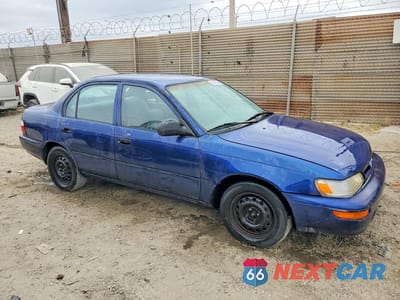 Czwarte zdjęcie samochodu z boku: 1997 TOYOTA COROLLA BASE VIN:1NXBA02EXVZ558772 - miniatura