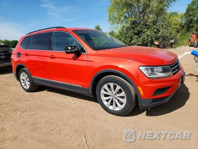 Czwarte zdjęcie samochodu z boku: 2018 VOLKSWAGEN TIGUAN SE VIN:3VV2B7AX4JM054084 - miniatura