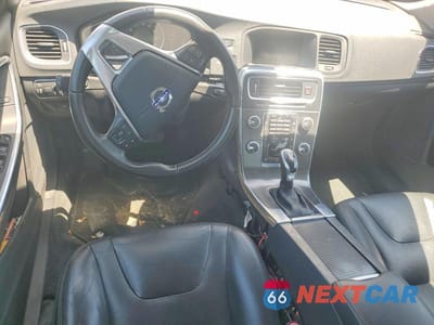 Zdjęcie 8 z 12 samochodu: 2016 VOLVO S60 VIN:YV126MFJ0G2402530 - miniatura