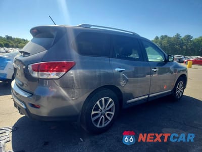 Trzecie zdjęcie samochodu z tyłu: 2016 NISSAN PATHFINDER SL VIN:5N1AR2MM6GC636378 - miniatura