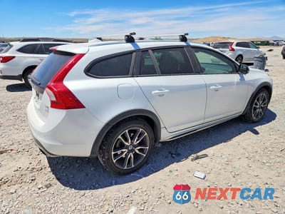 Trzecie zdjęcie samochodu z tyłu: 2016 VOLVO V60 CROSS COUNTRY PREMIER VIN:YV4612HK7G1003343 - miniatura