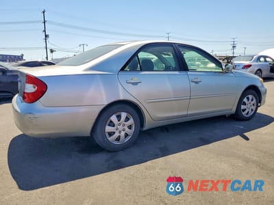 Trzecie zdjęcie samochodu z tyłu: 2002 TOYOTA CAMRY VIN:JTDBE32K920109781 - miniatura
