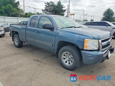 Czwarte zdjęcie samochodu z boku: 2010 CHEVROLET SILVERADO K1500 LS VIN:1GCSKREAXAZ176088 - miniatura