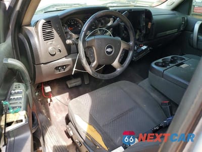 Zdjęcie 8 z 12 samochodu: 2013 CHEVROLET SILVERADO K1500 LT VIN:1GCRKSE72DZ107233 - miniatura