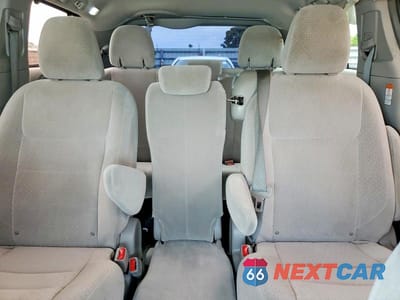 Zdjęcie 10 z 13 samochodu: 2015 TOYOTA SIENNA LE VIN:5TDKK3DCXFS560235 - miniatura