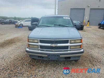 Piąte zdjęcie samochodu w środku: 1998 CHEVROLET TAHOE C1500 VIN:1GNEC13R5WJ358119 - miniatura