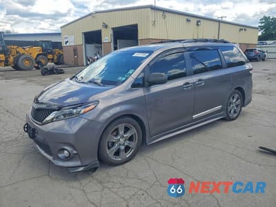 2017 TOYOTA SIENNA SE 5TDXZ3DC1HS849816 - główne zdjęcie licytacji z USA - miniatura