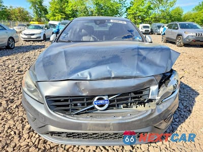 Piąte zdjęcie samochodu w środku: 2016 VOLVO S60 R DESIGN VIN:YV126MFP7G2396889 - miniatura