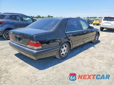 Trzecie zdjęcie samochodu z tyłu: 1999 MERCEDES-BENZ S 320 VIN:WDBGA33G5XA407062 - miniatura